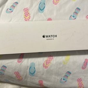 Apple Watch series 3 very well maintained. Excellent condition no scratches.